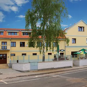 Pensjonat A Restaurace Simanda